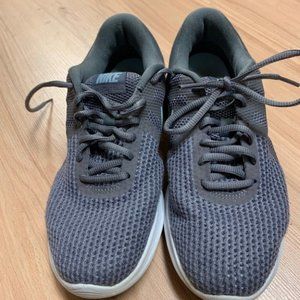 Nike revolution 4 shoes running size 8